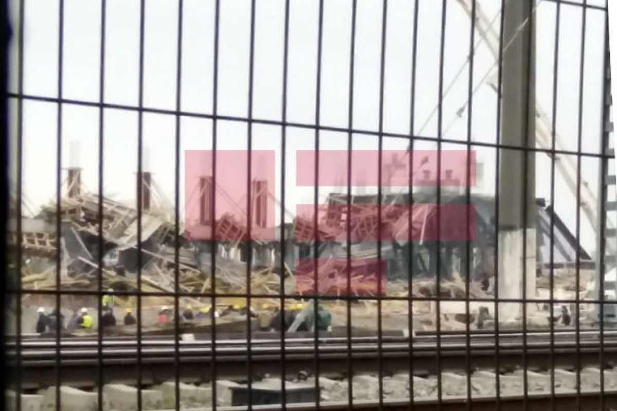 В Баку рухнуло строящееся здание