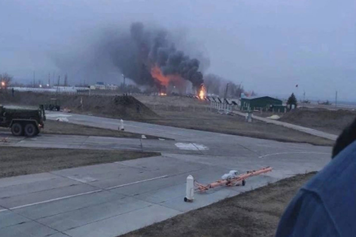 KİV: Ukrayna Ordusu Rusiyanın hərbi aeroportuna raket zərbəsi endirib - VİDEO 