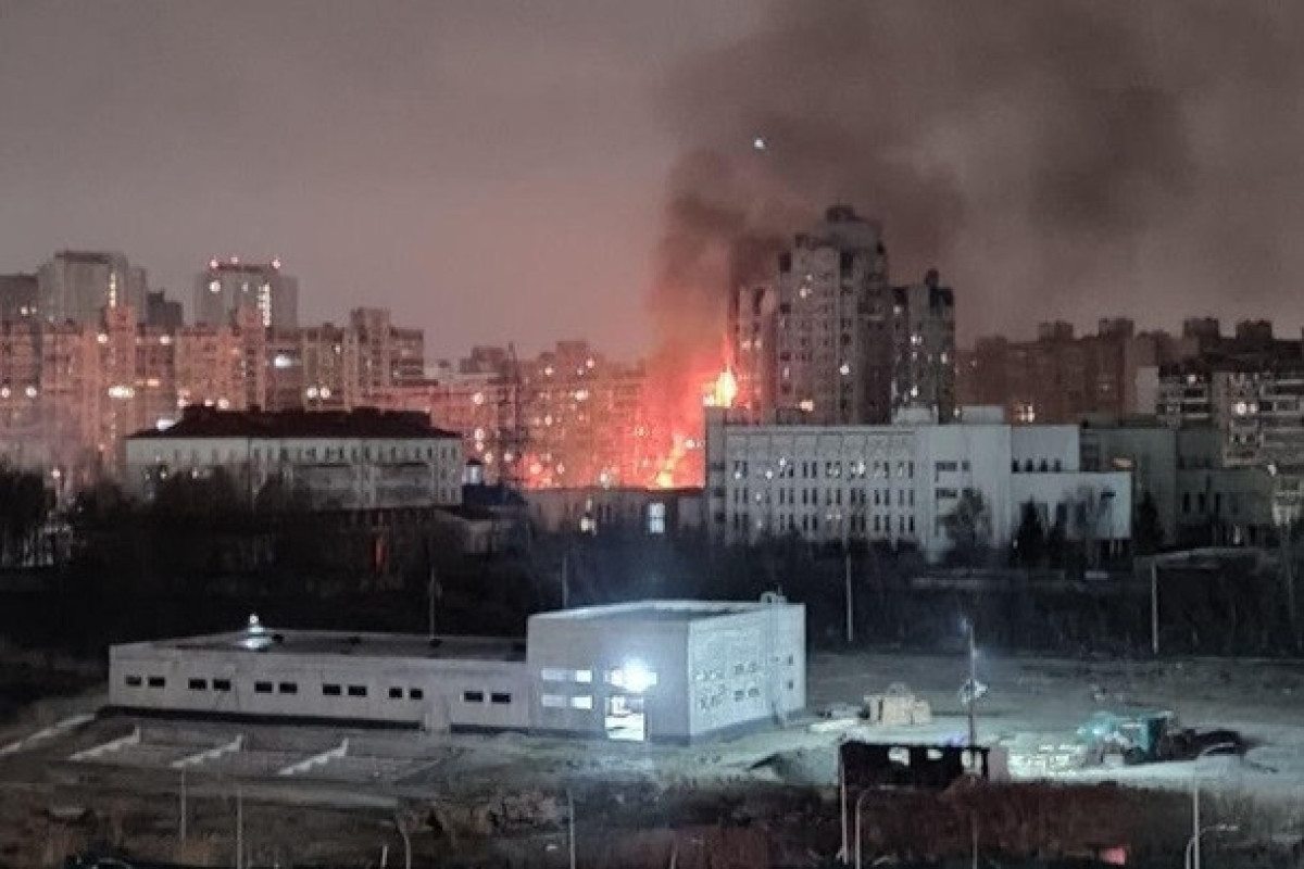 Реакция киева на теракт в крокусе. Взрыв ракеты в здании. Взрыв Киев февраль 2022. Взорванное здание в Киеве.