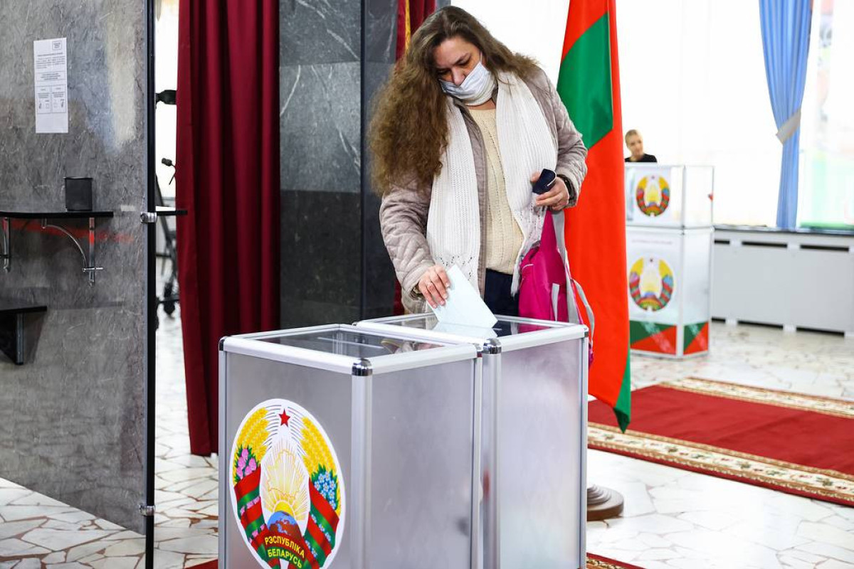 Belarusda referendum baş tutub