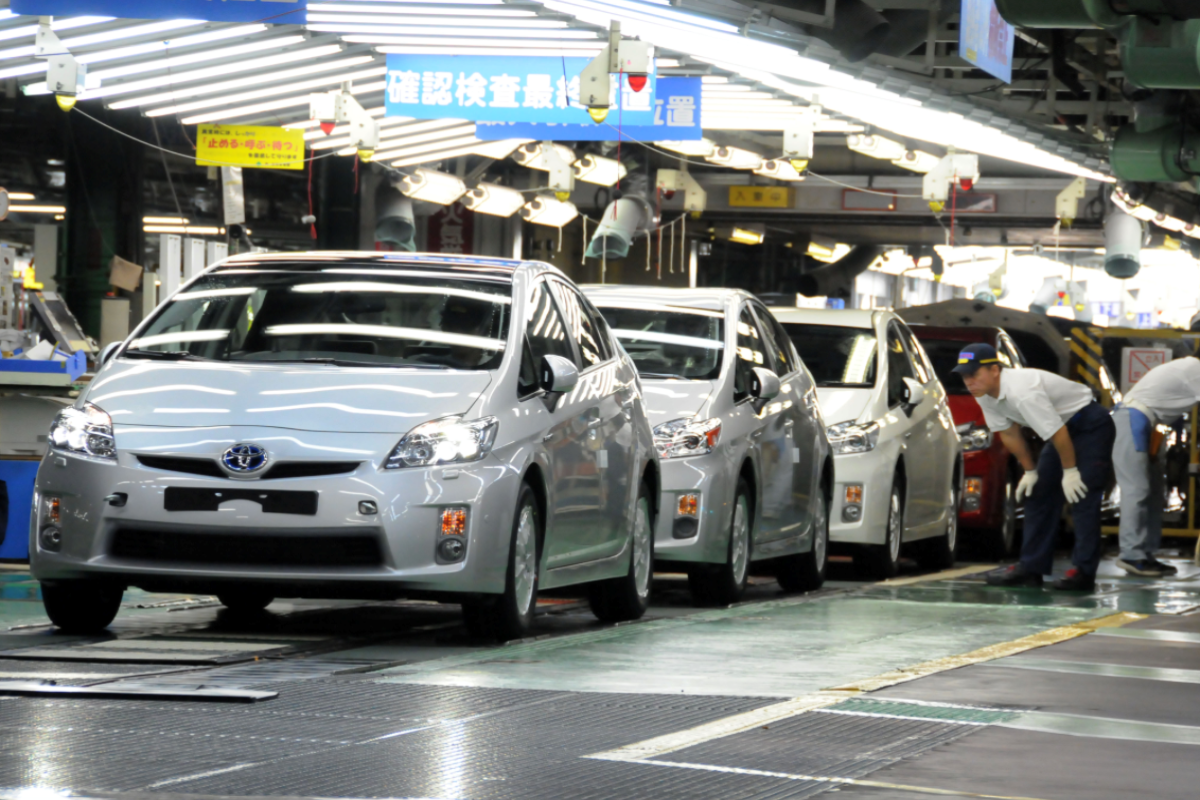 "Toyota" Yaponiyadakı bütün zavodlarının işini dayandırır