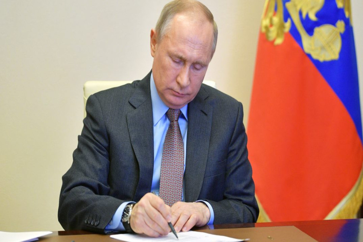 Putin ABŞ və müttəfiqlərinə qarşı xüsusi sanksiyaların tətbiqi barədə fərman imzalayıb