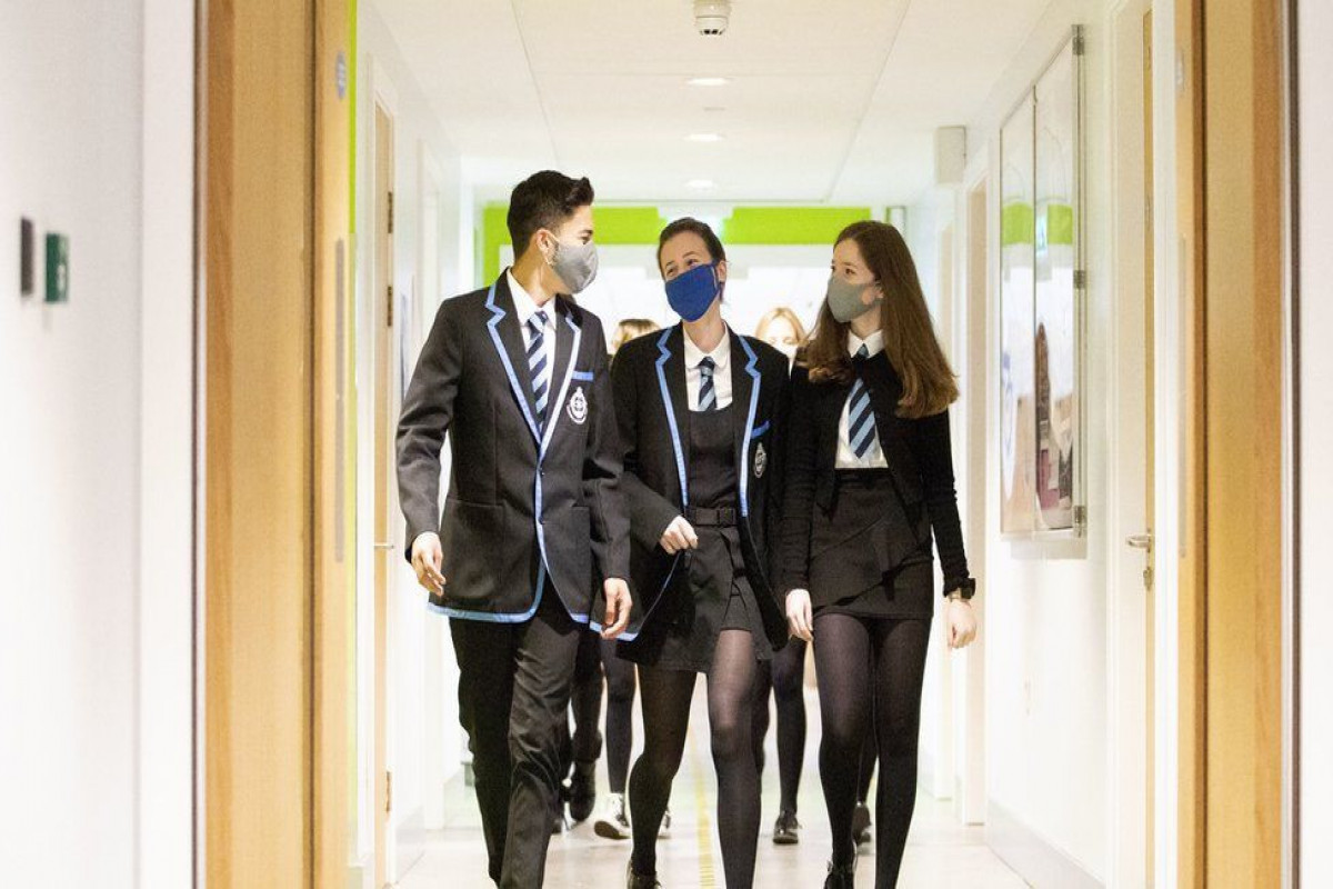 Pupils to wear face masks in class in UK to tackle Omicron