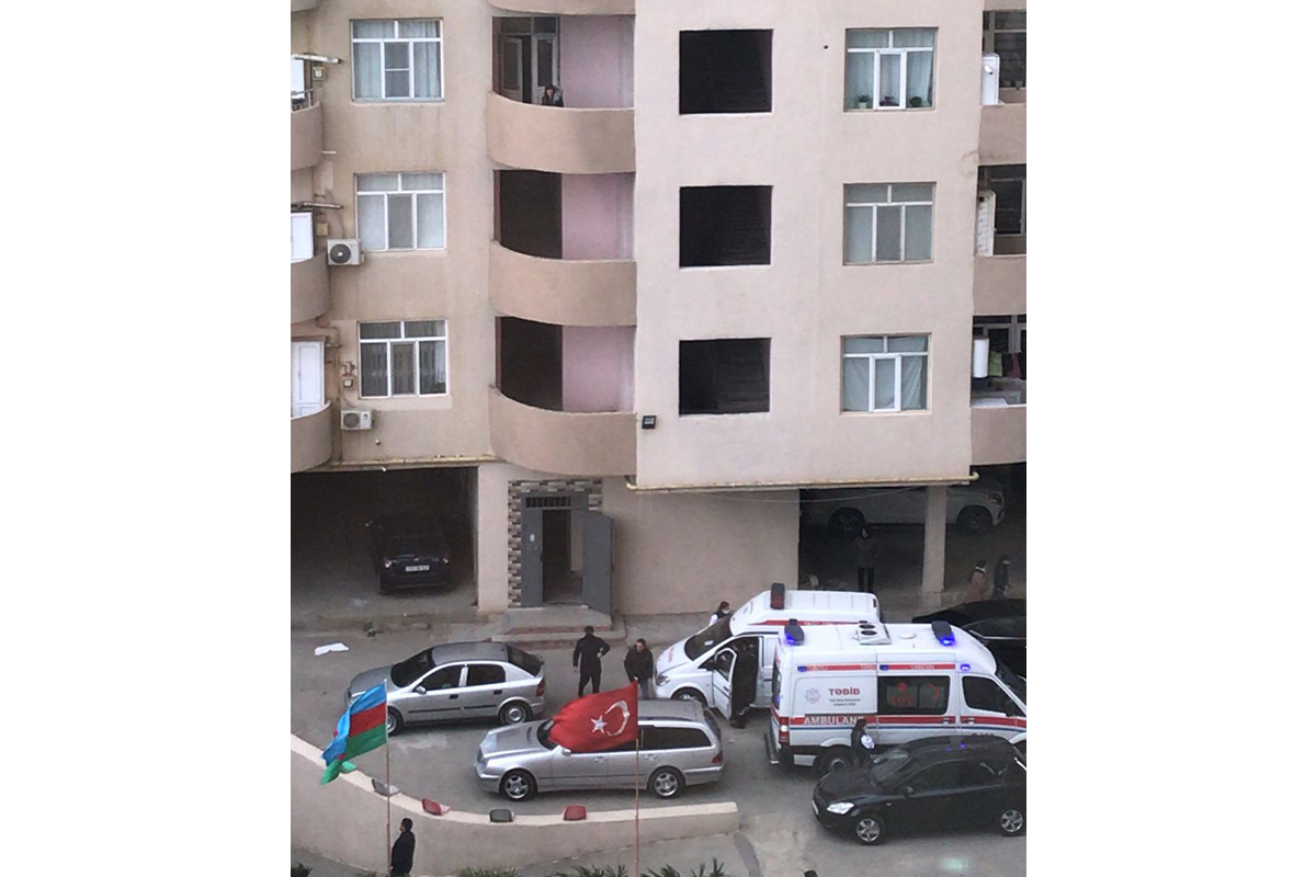 В Баку мужчина убил свою жену
