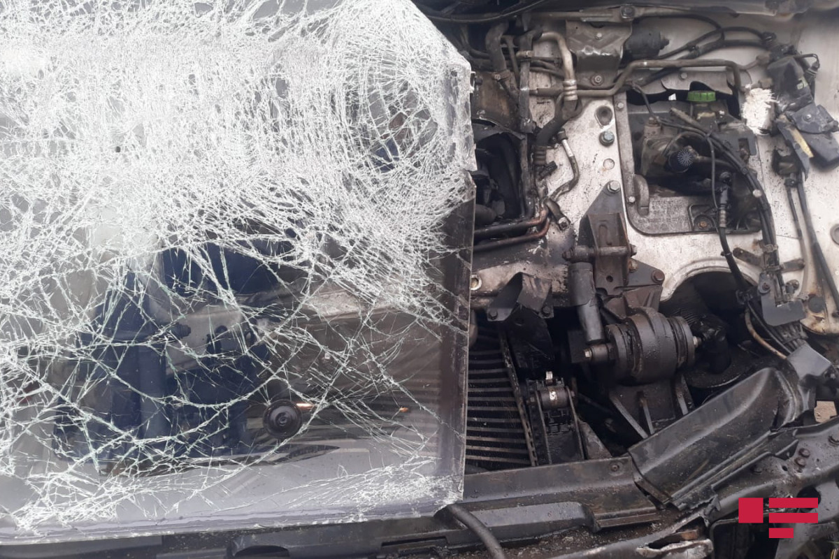 В ДТП на автомагистрали Баку-Газах пострадали супруги