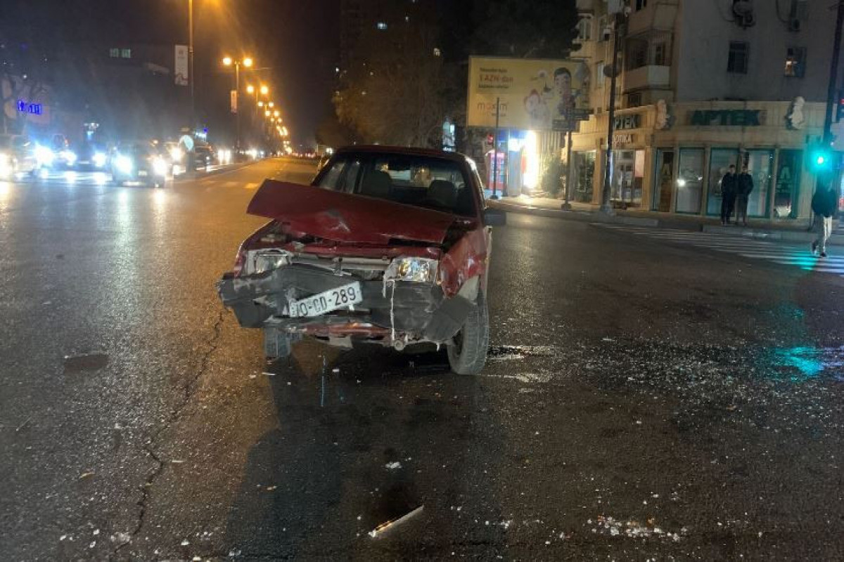 Bakıda iki avtomobil toqquşub  - FOTO  - VİDEO 