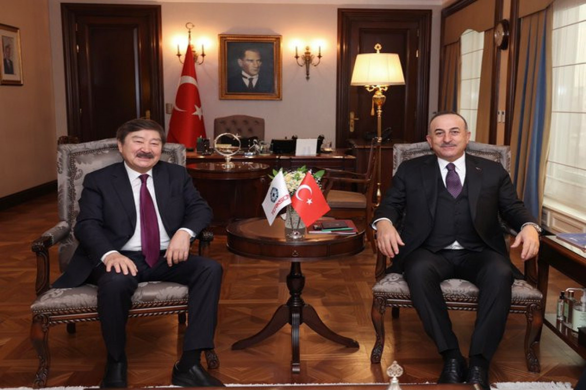Türkiyənin xarici işlər naziri Mövlud Çavuşoğlu və TÜRKSOY-un Baş katibi Düsen Kaseinov