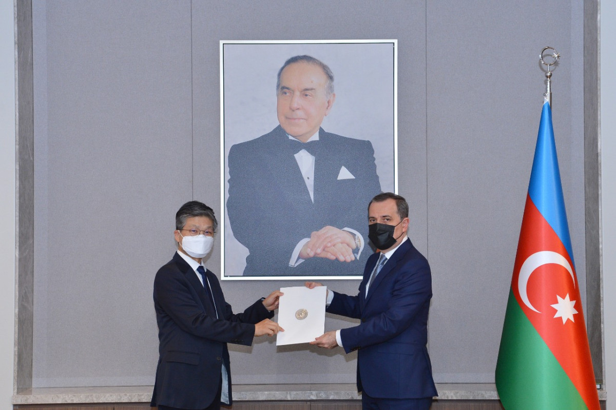Azerbaijani FM receives copy of credentials from Korean Ambassador