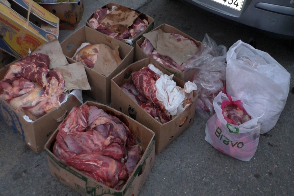 В Баку в автомобиле обнаружены крупная партия наркотиков и 360 кг мяса неизвестного происхождения