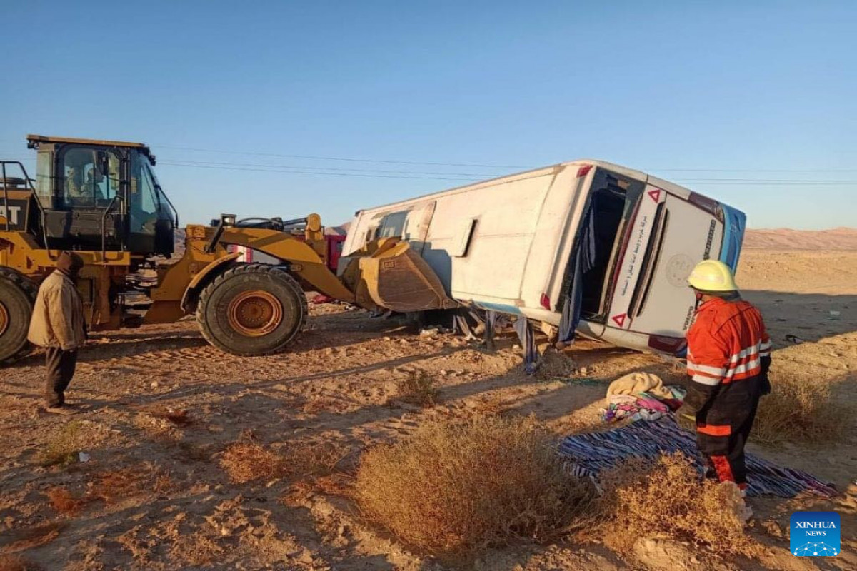 16 killed in bus crash in north-eastern Egypt's Sinai