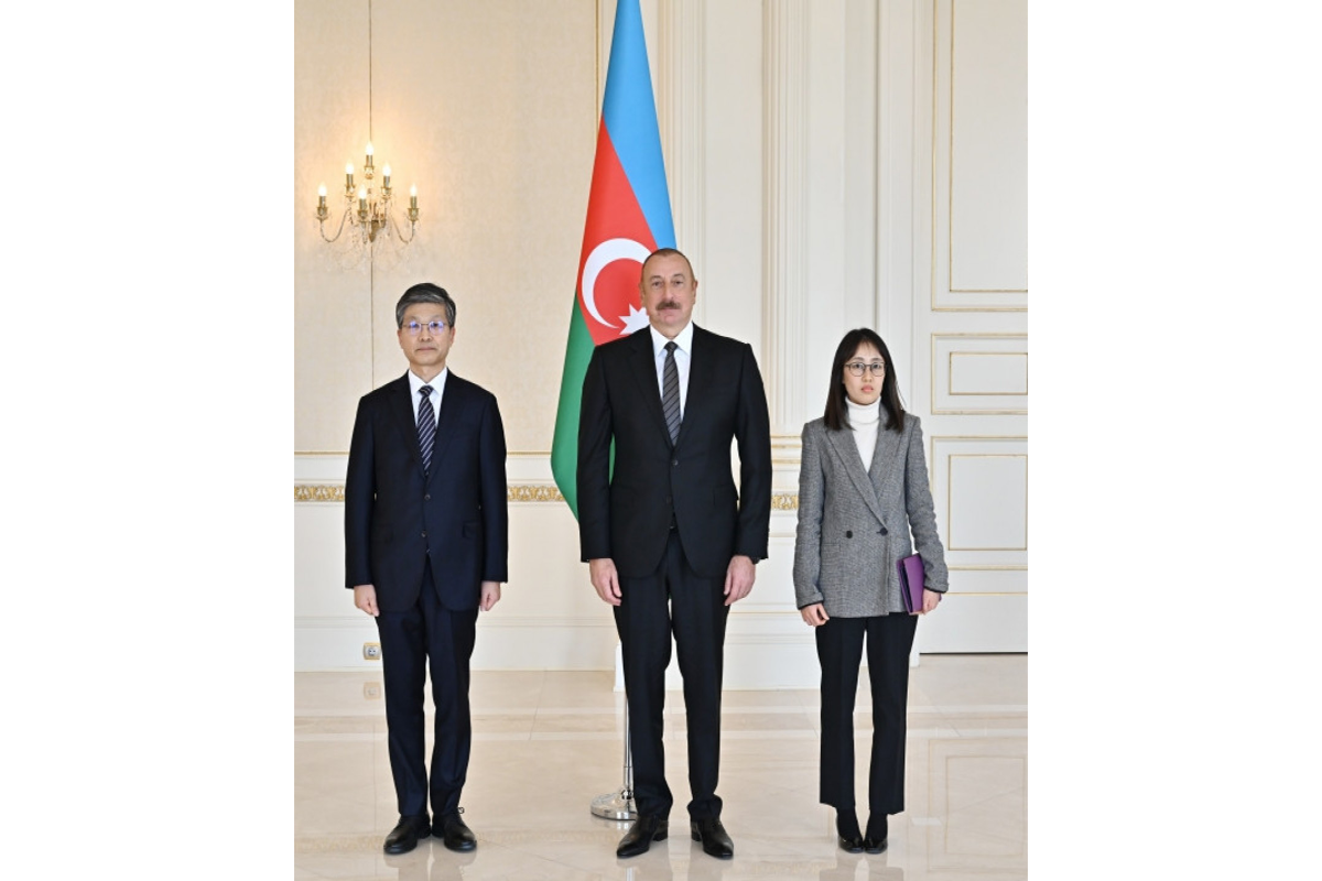 Президент принял верительные грамоты новоназначенного посла Республики Корея в Азербайджане