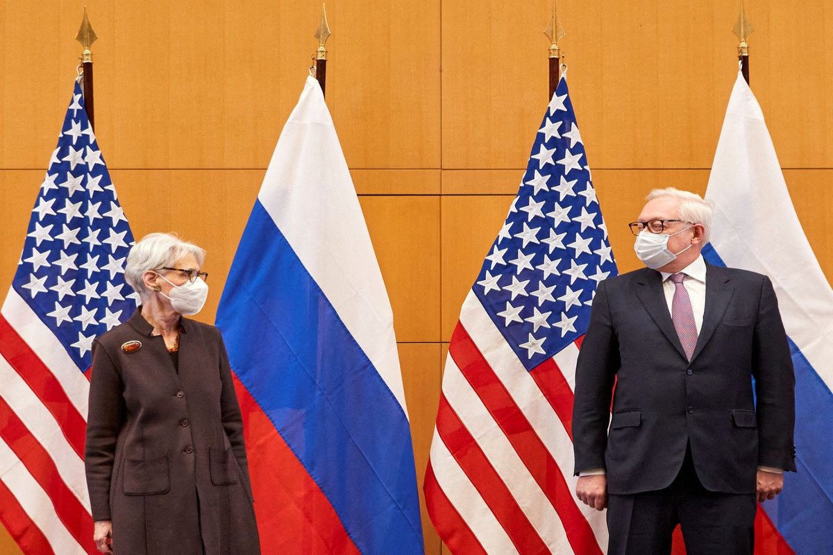 U.S. and Russia still poles apart on Ukraine after Geneva talks