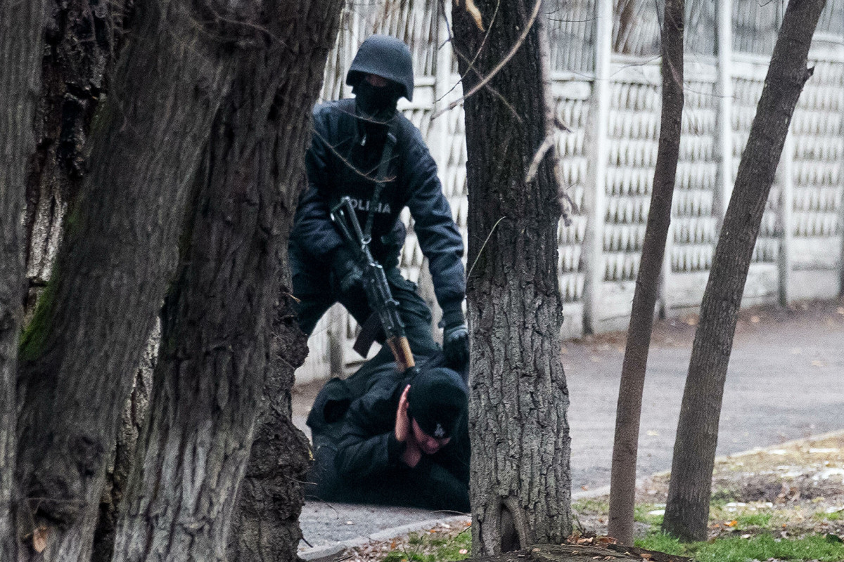В Алма-Ате задержали более 1,6 тыс. участников атак и мародерских нападений
