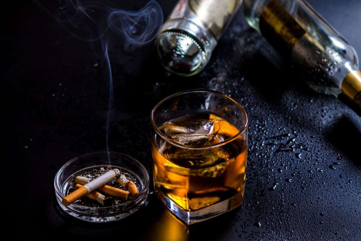 В декабре расходы населения на алкоголь и сигареты возросли более чем в два раза