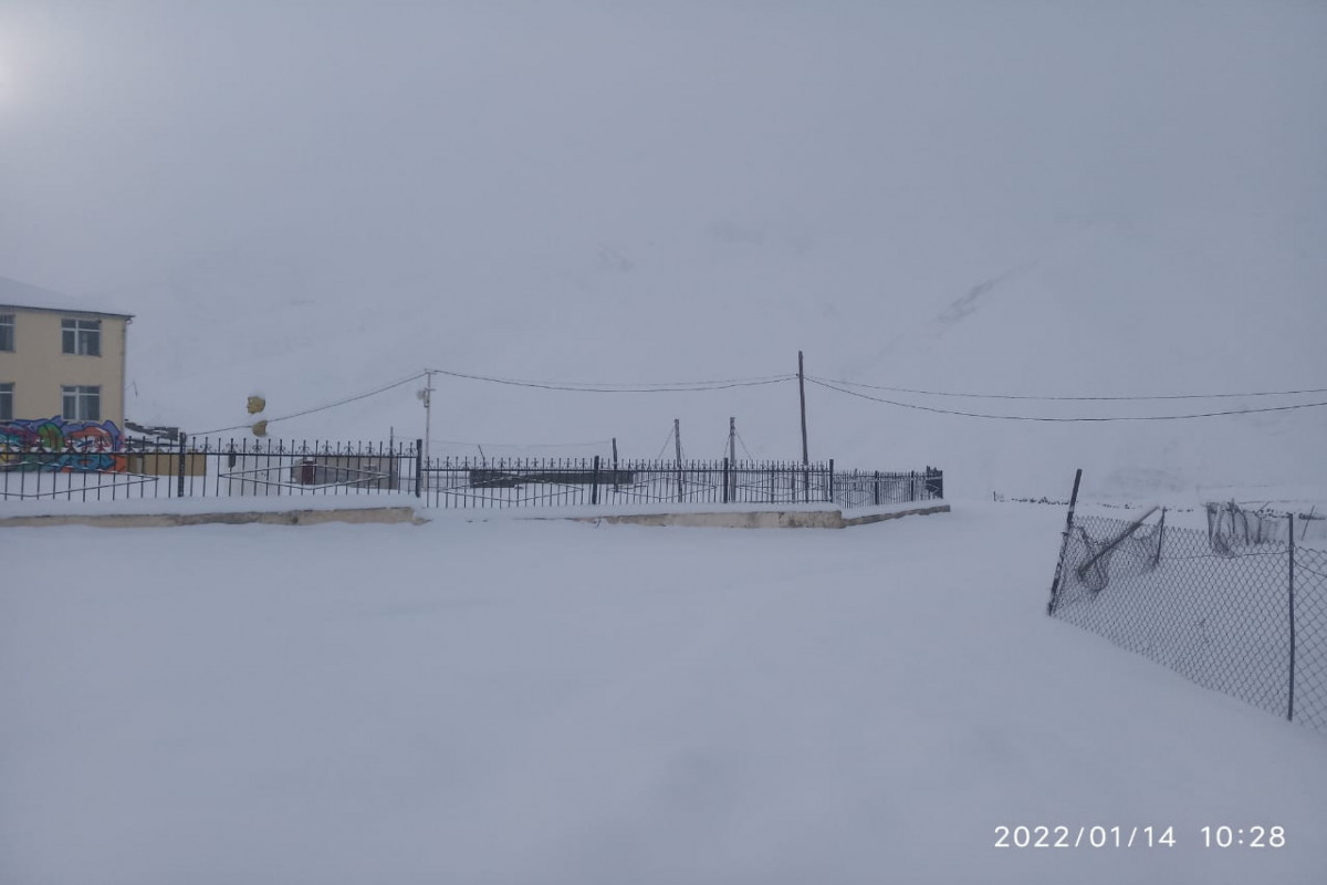 Height of snow in Guba reaches 20 cm-PHOTO 