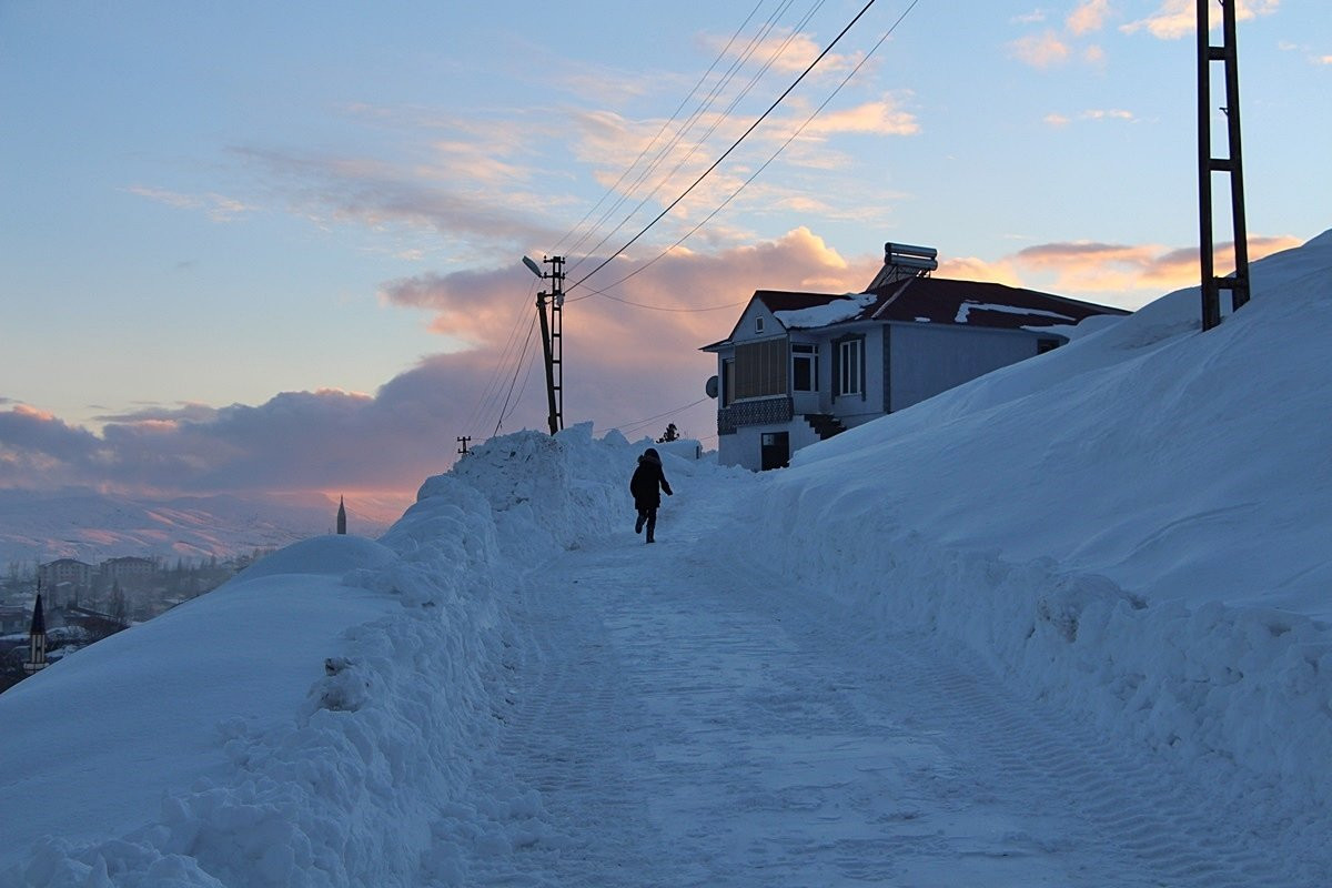 Schools closed in 15 Turkish provinces amid heavy snowfall