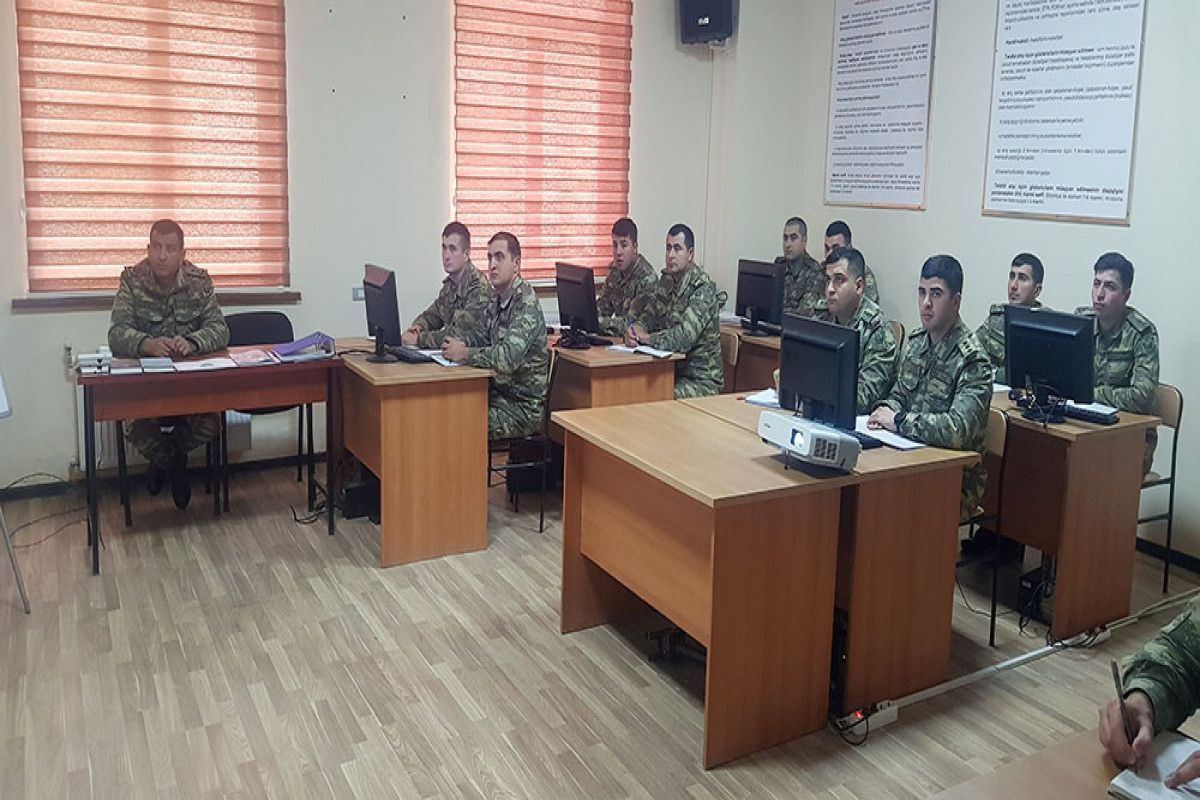 В воинских частях проведены учебные сборы с командирами рот