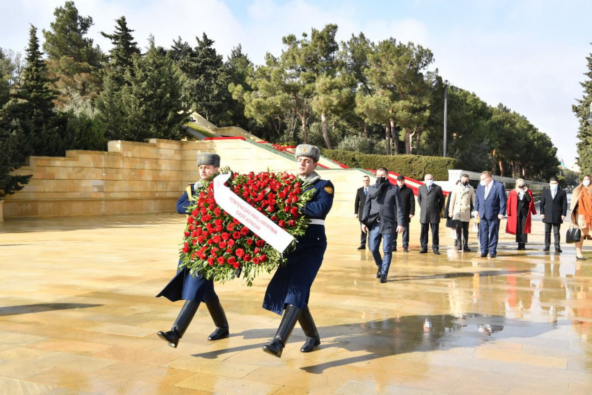 President of Montenegrin Parliament pays respect to national leader Heydar Aliyev and Azerbaijani martyrs