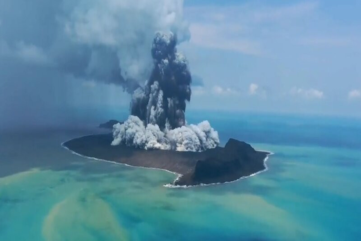 Извержение вулкана в Тонга