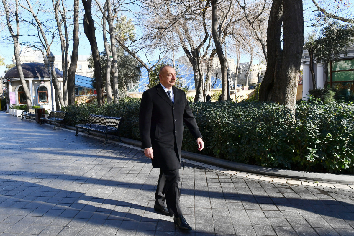 Президент Ильхам Алиев принял участие в открытии памятника меценату Гаджи Зейналабдину Тагиеву в Баку