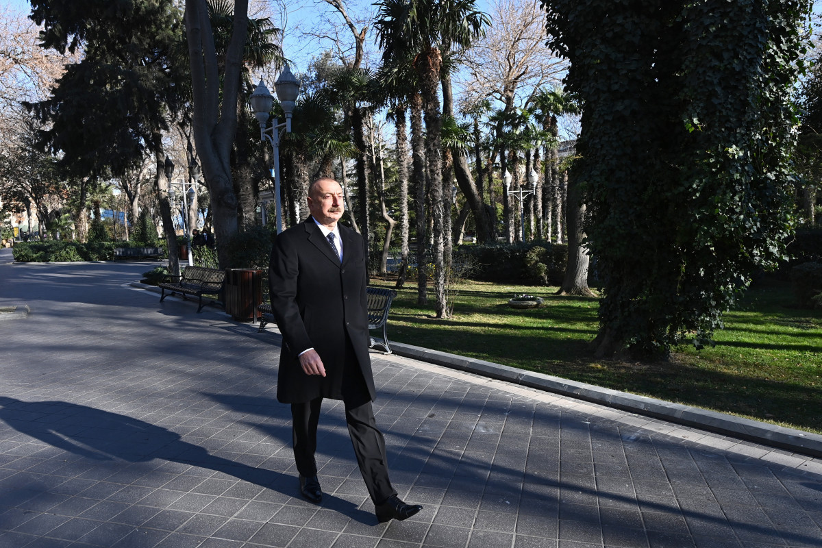 Президент Ильхам Алиев принял участие в открытии памятника меценату Гаджи Зейналабдину Тагиеву в Баку
