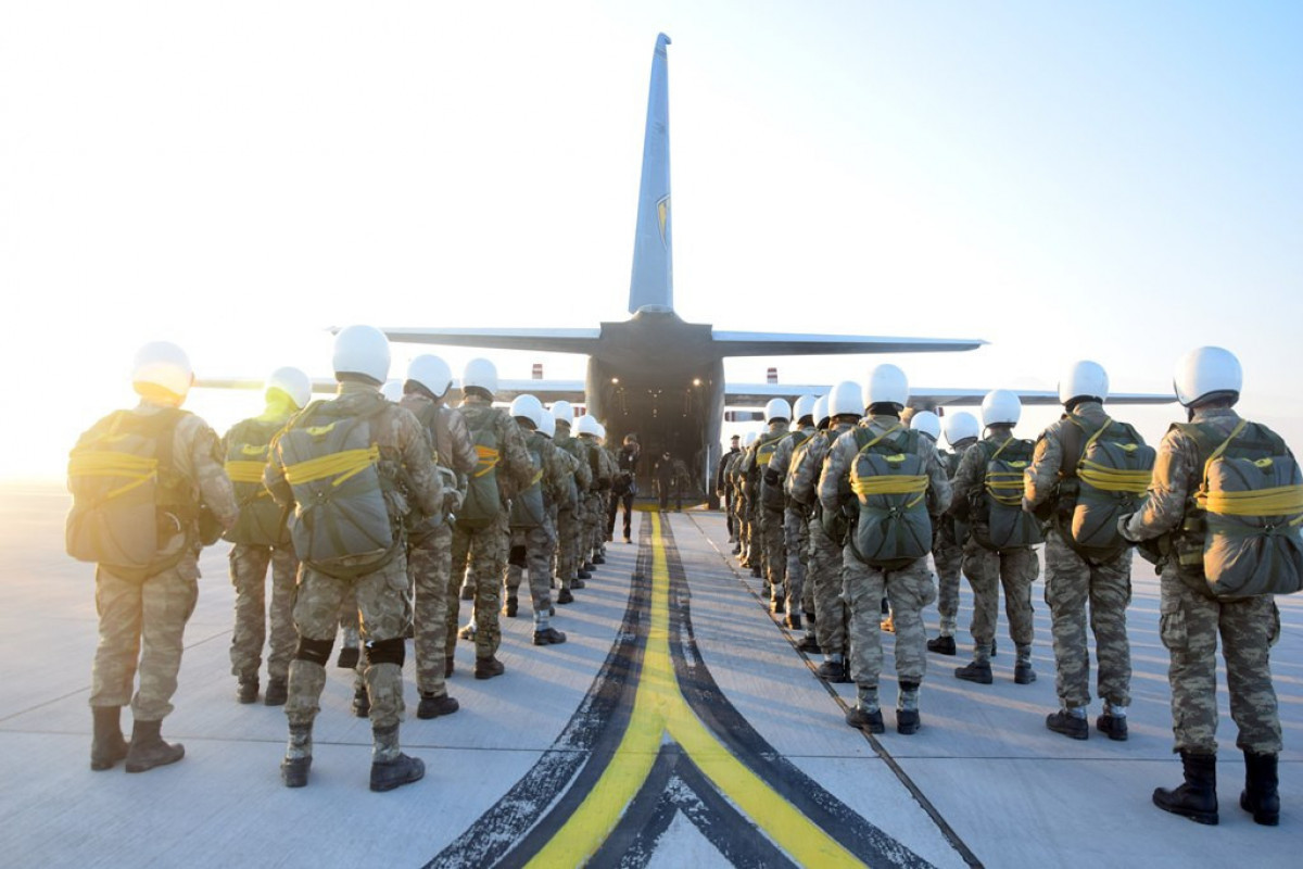 Азербайджанские военнослужащие принимают участие в курсах в Турции