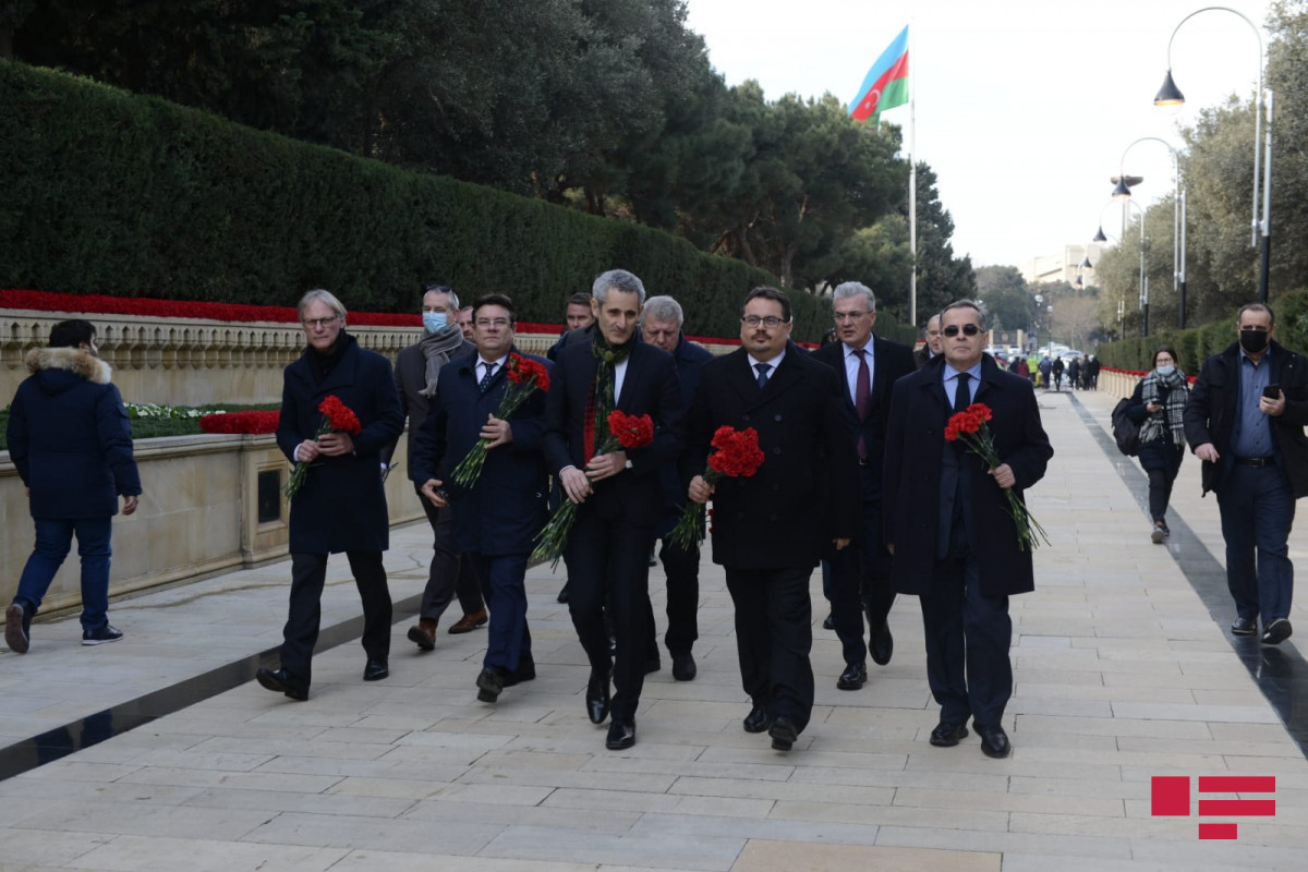 EU ambassadors visited Alley of Martyrs-PHOTO 