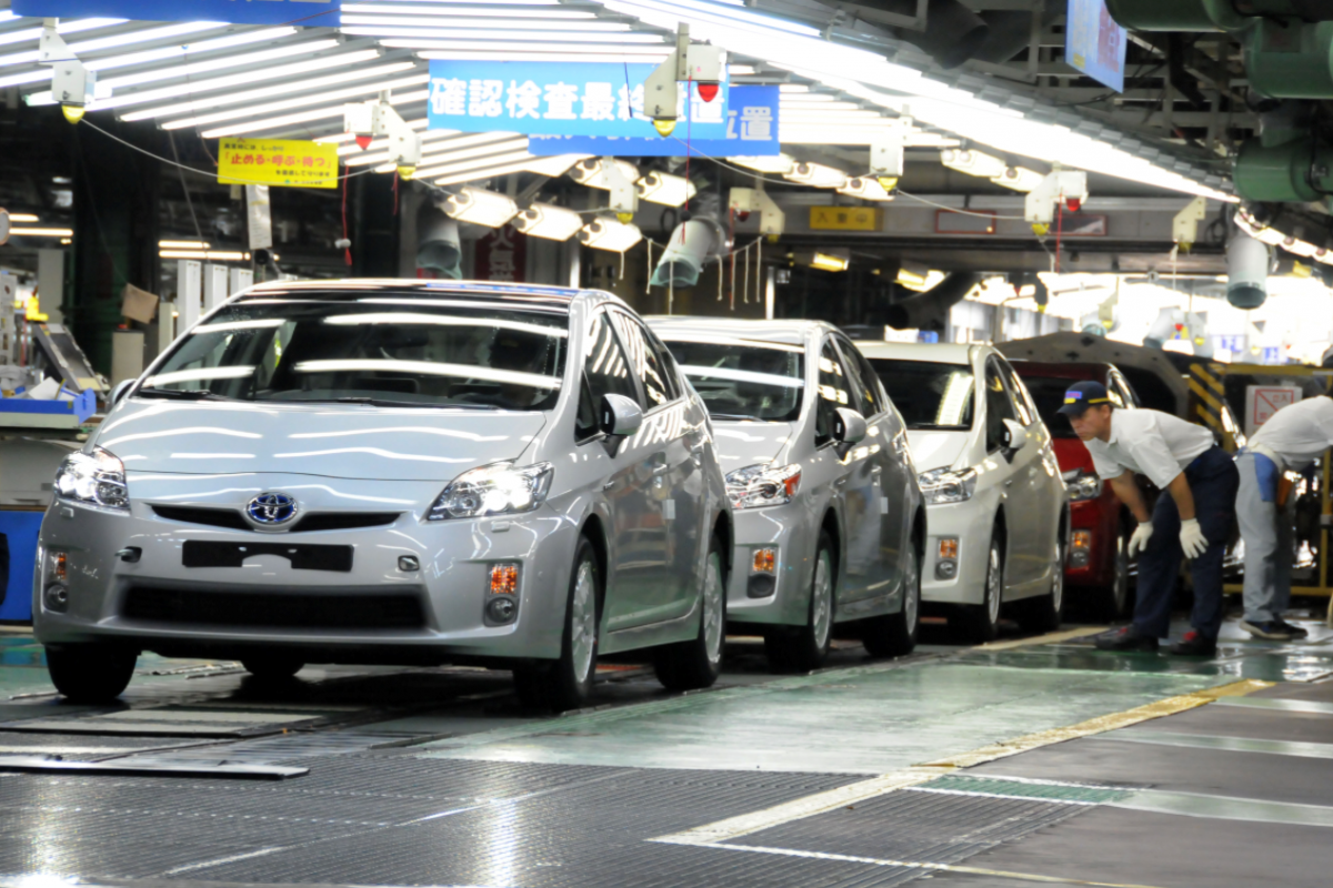 "Toyota" Yaponiyada 11 zavodun fəaliyyətini dayandırıb