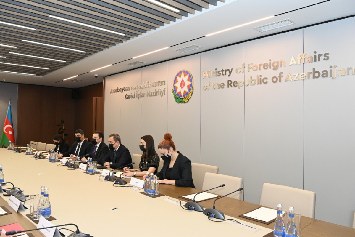 Встреча министра иностранных дел Азербайджанской Республики Джейхуна Байрамова с заместителем министра иностранных дел Малайзии Камарудином Джаффаром