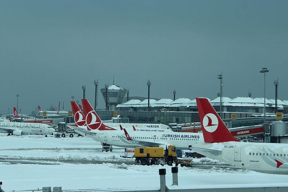 İstanbul hava limanında uçuşlar dayandırılıb
