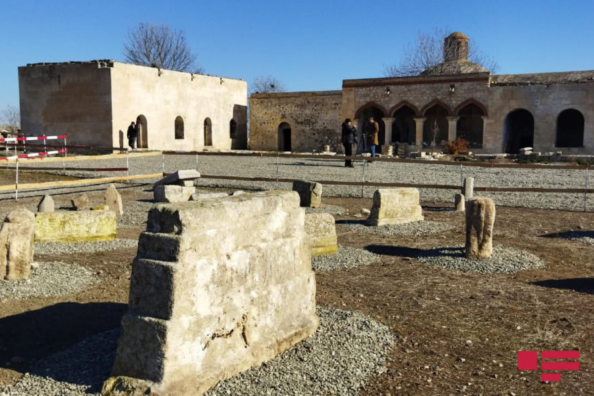 Исторические памятники, разрушенные армянами, будут выставлены в комплексе Имарет