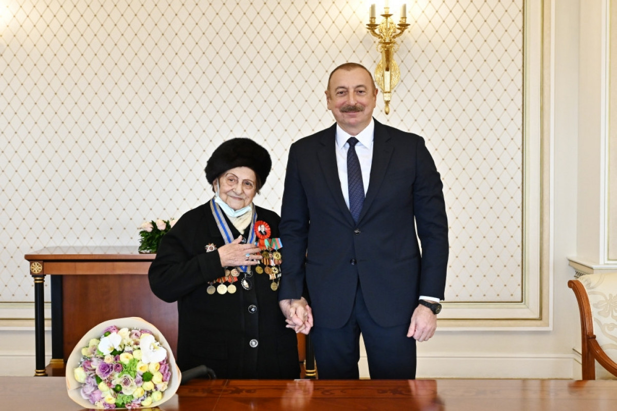 President Ilham Aliyev presents "Istiglal" order to Fatma Sattarova 