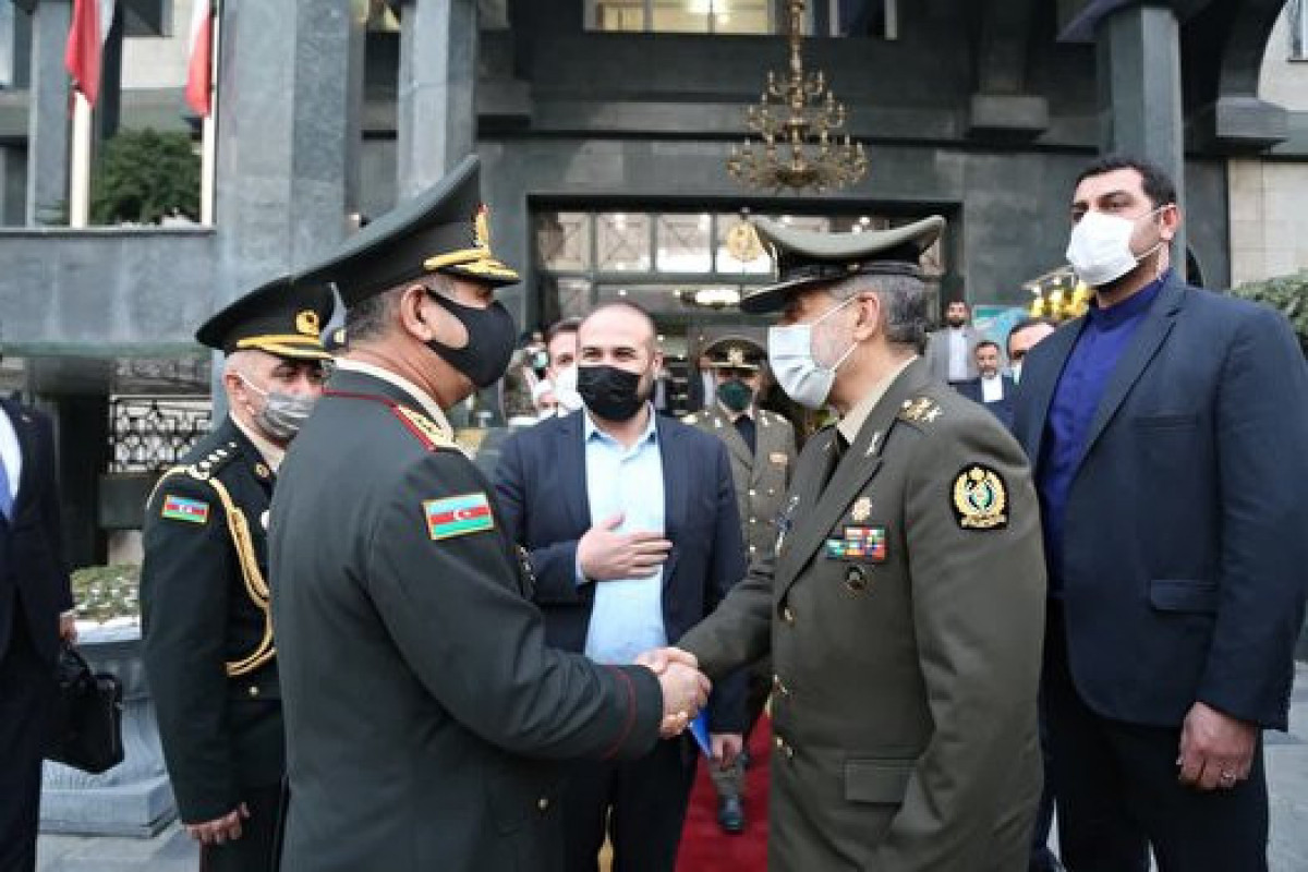 Azerbaijan’s Defence Minister meets with Iranian counterpart