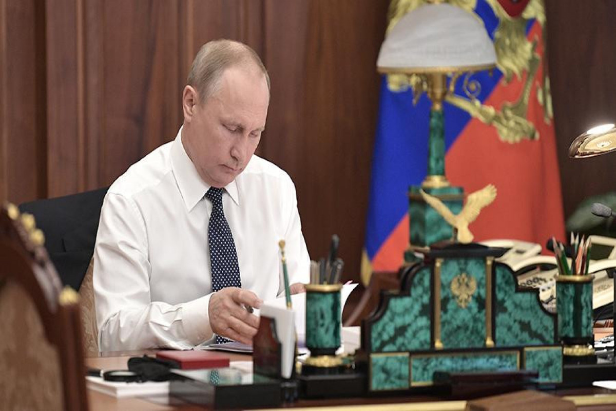 Putin ABŞ-ın təhlükəsizlik zəmanətləri ilə bağlı yazılı cavabını şəxsən oxuyub