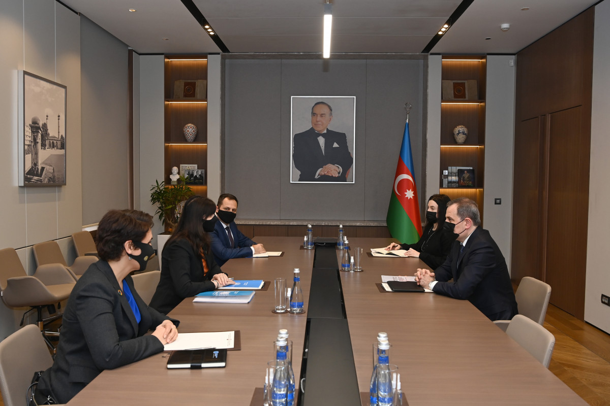 Джейхун Байрамов принял резидента-координатора ООН в Азербайджане