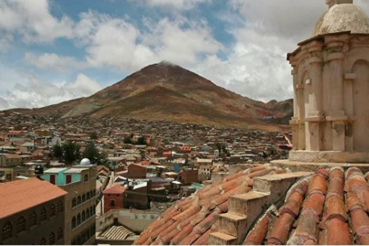 Boliviyada avtobusun dağdan dərəyə aşması nəticəsində 11 nəfər ölüb