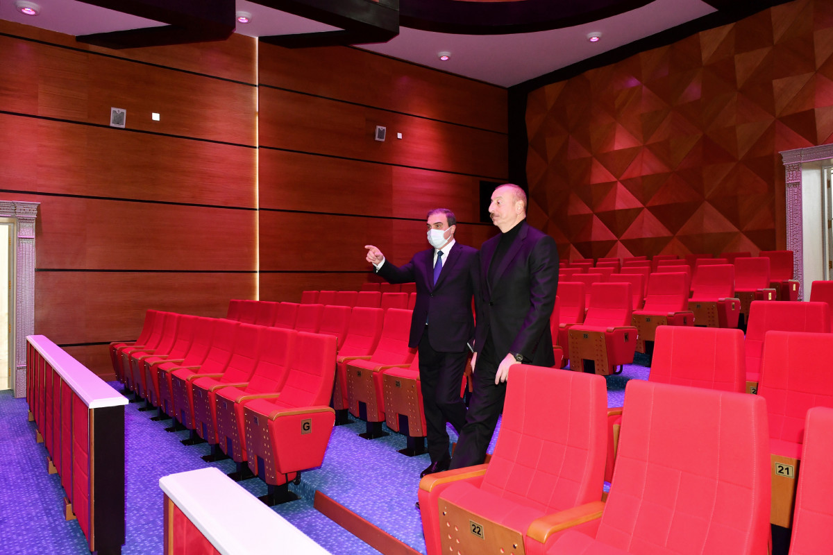 Prezident İlham Əliyev Gəncə Dövlət Dram Teatrında