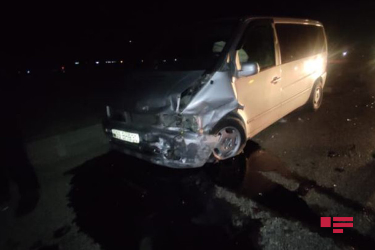 В ДТП с микроавтобусом в Баку пострадали 3 человека-ФОТО 