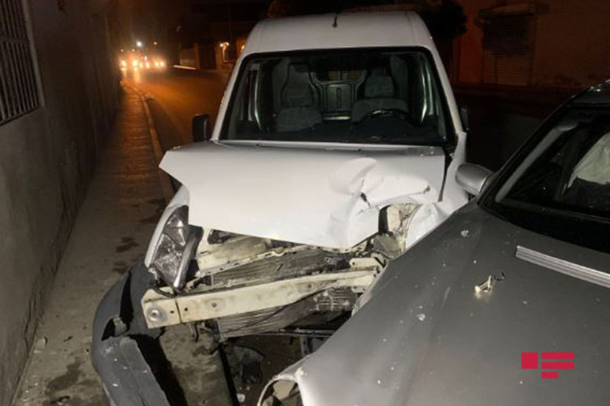 В Баку столкнулись два автомобиля, есть пострадавший-ФОТО 