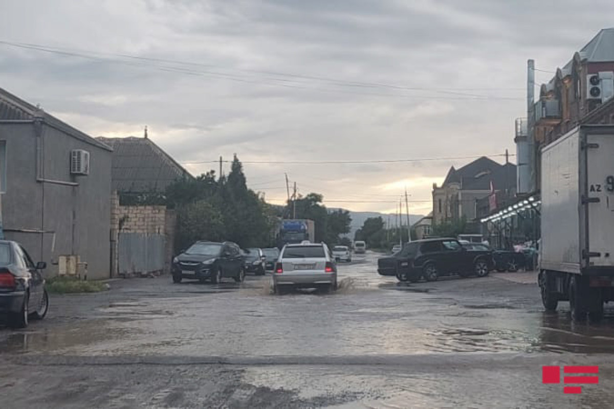 Güclü yağış Gəncədə problemlər yaradıb - FOTO 