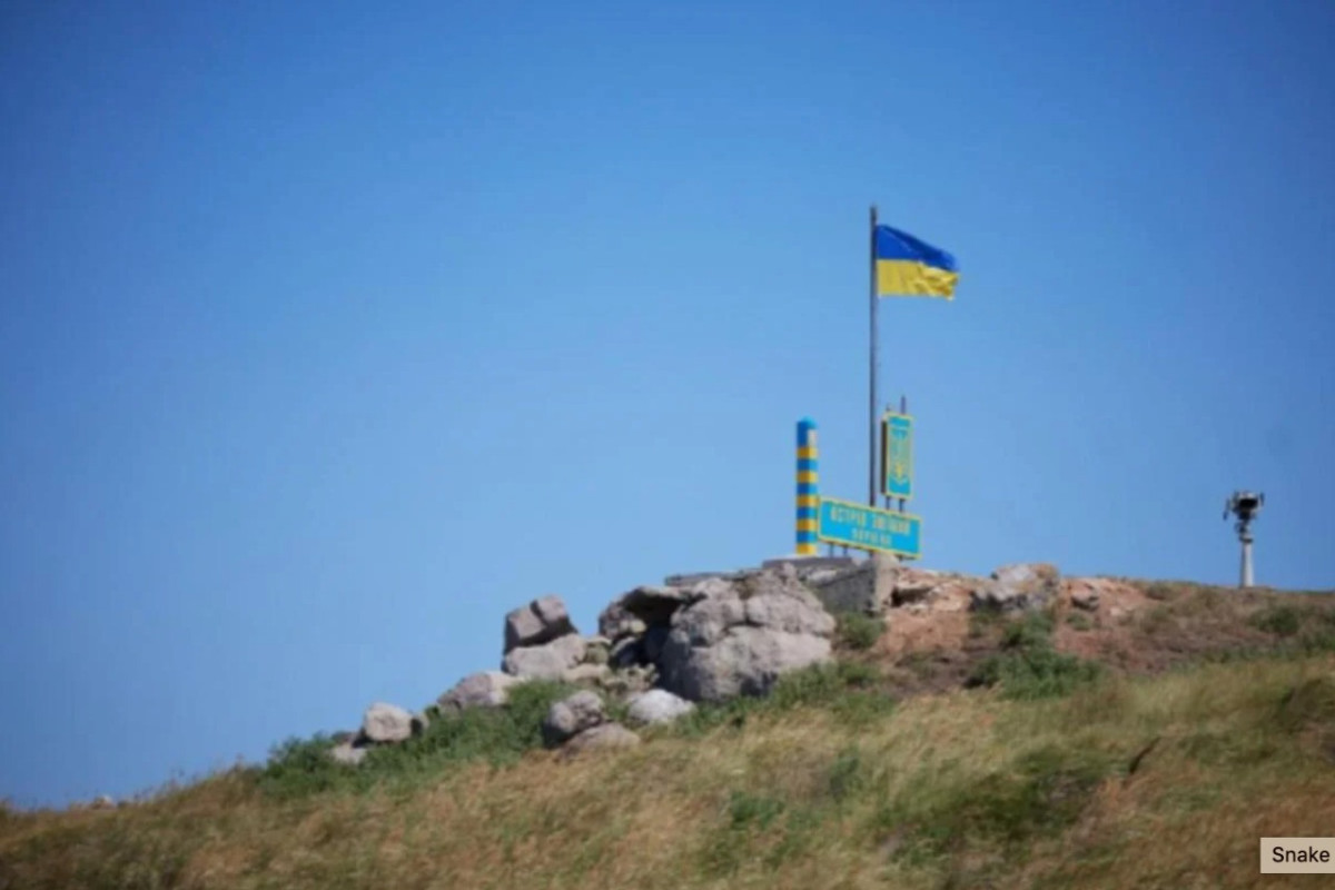 На острове Змеиный поднят украинский флаг