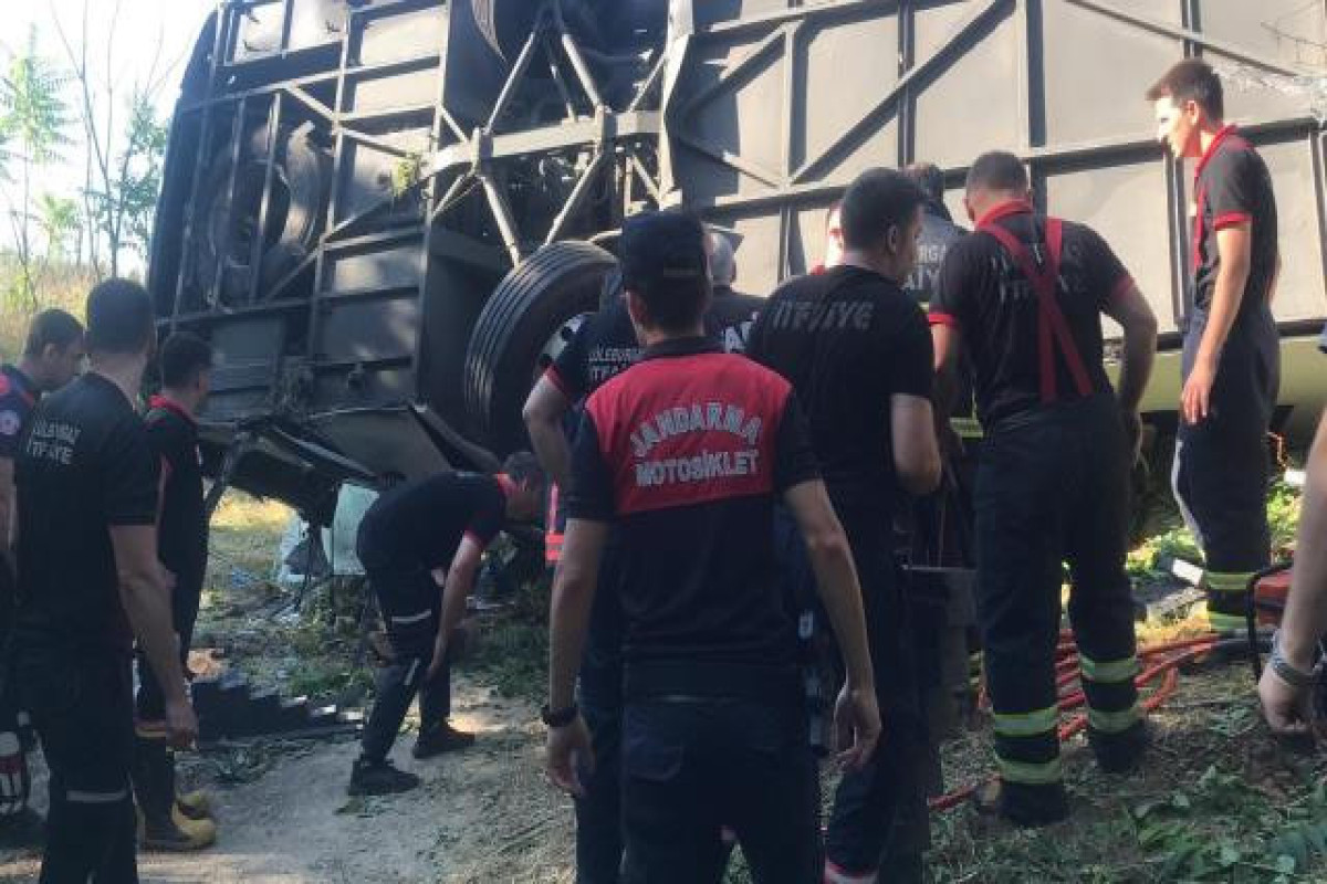 6 killed, 25 injured as bus overturns in northwestern Turkiye