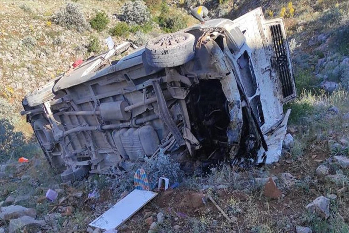 Türkiyədə avtobus qəzasında 2 nəfər ölüb, 18 nəfər yaralanıb