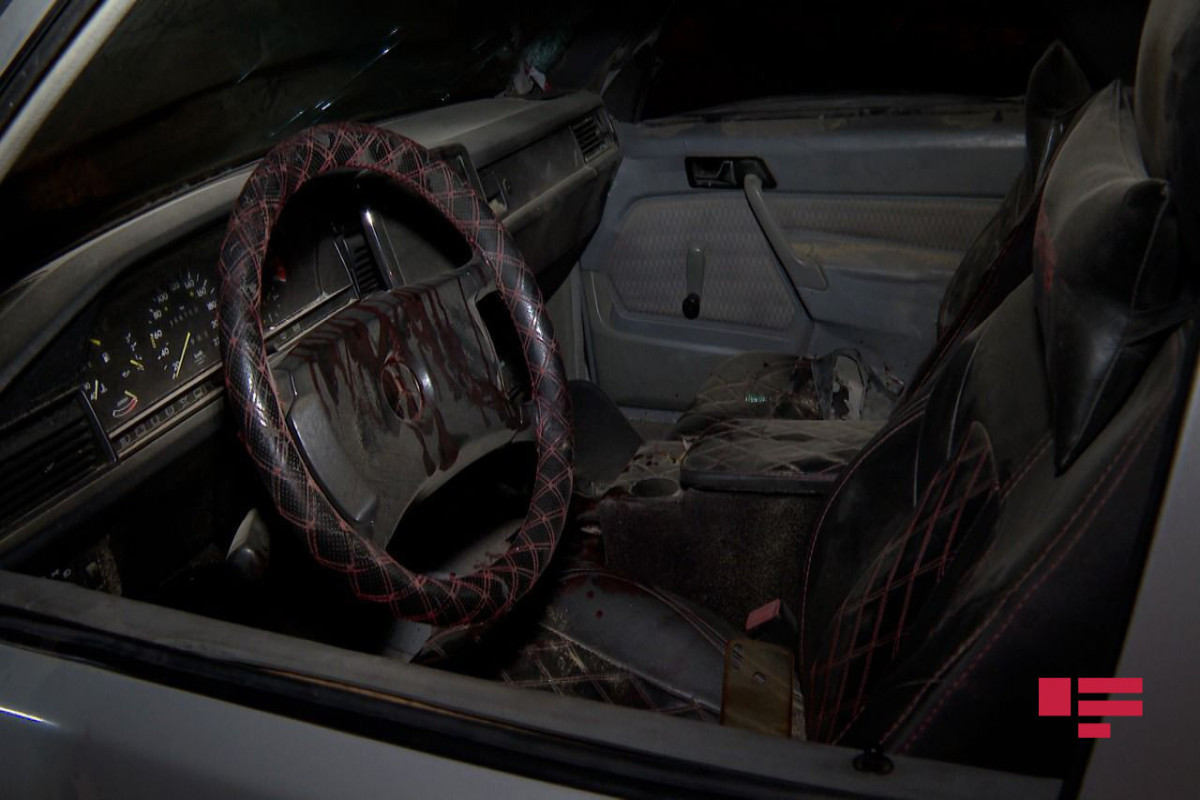В Баку автомобиль упал в яму, есть пострадавшие -ФОТО 
