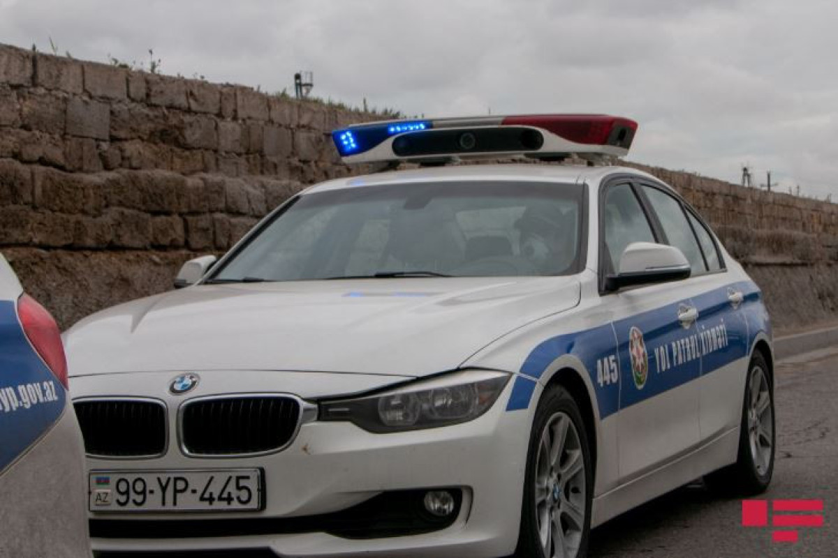 В Баку автомобиль ДПС попал в ДТП, пострадал полицейский