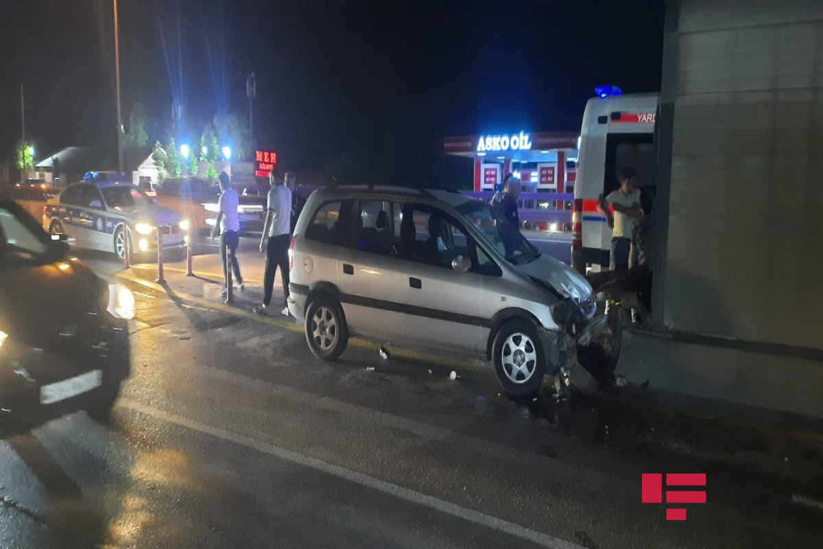 Bakıda iki avtomobil toqquşub, 7 nəfər xəsarət alıb - FOTO 