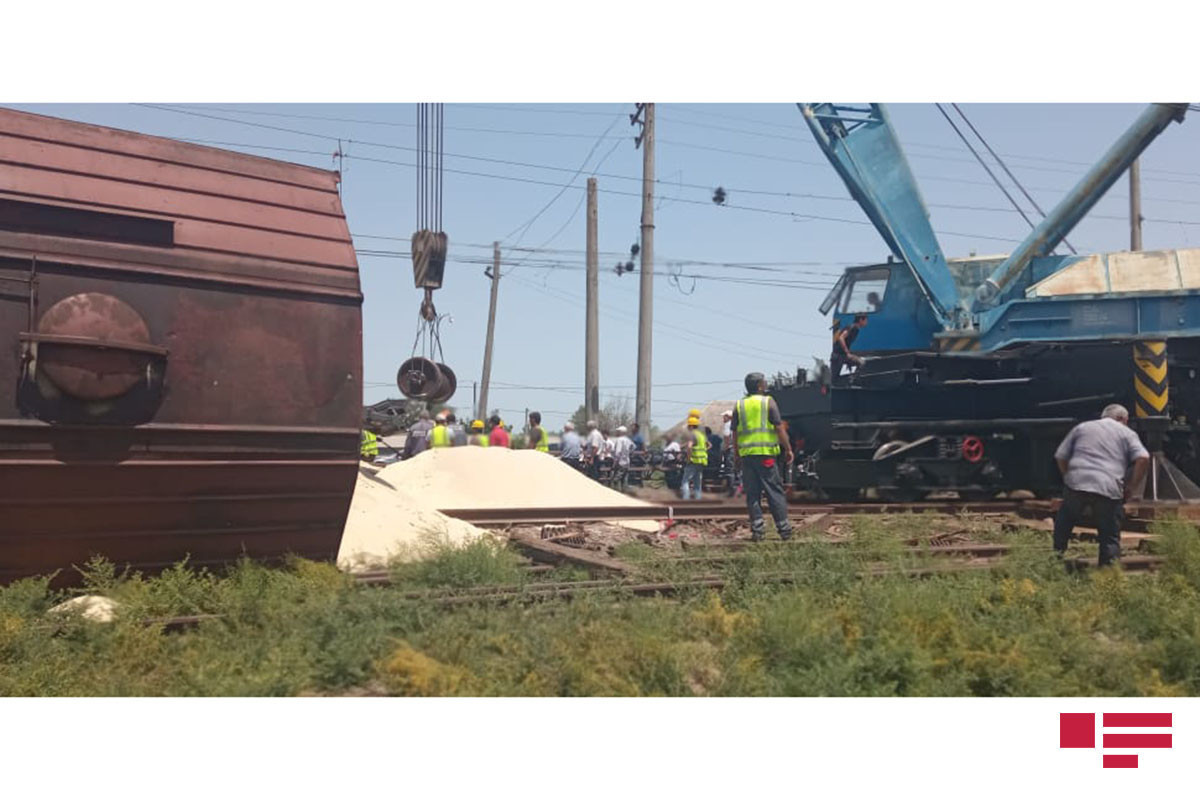 Перевернулись 3 грузовых вагона АО «Грузинская железная дорога», перевозившие в Азербайджан сахар-сырец
