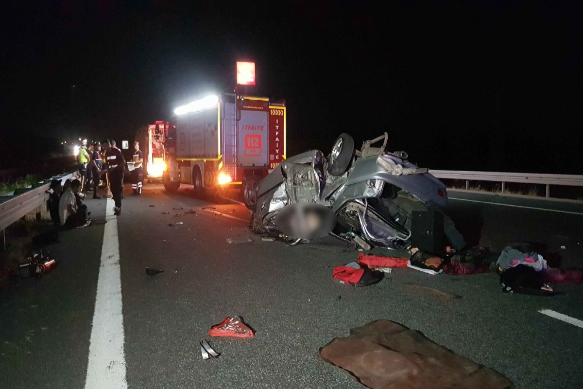 Türkiyədə yol qəzasında 3 nəfər ölüb, 2 nəfər yaralanıb - FOTO 