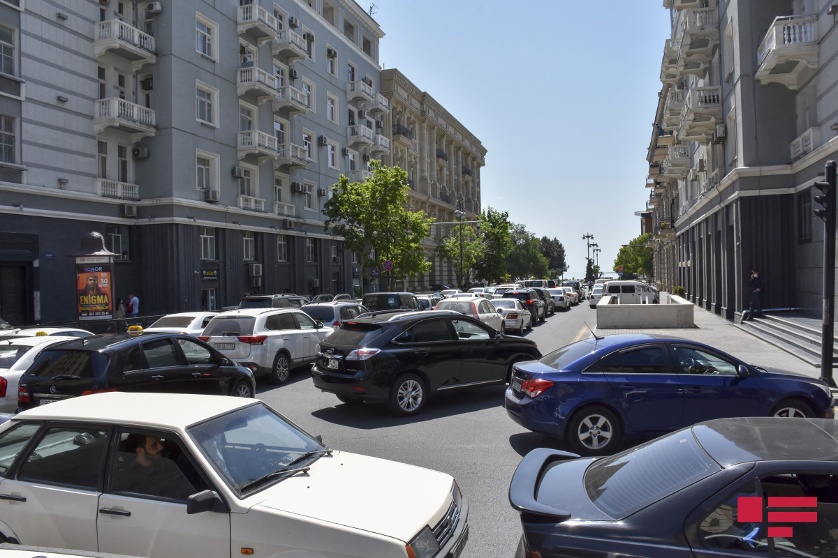 Paytaxtda sıxlıq müşahidə olunan yollar açıqlanıb  - SİYAHI 