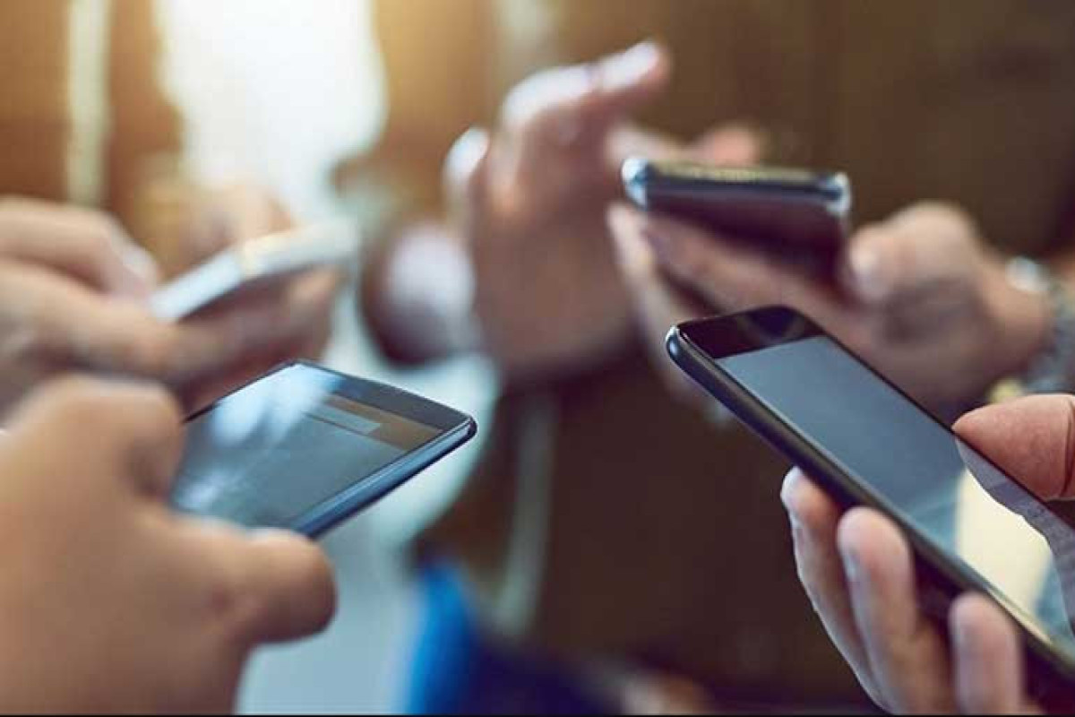 Azərbaycana mobil telefon idxalı azalıb